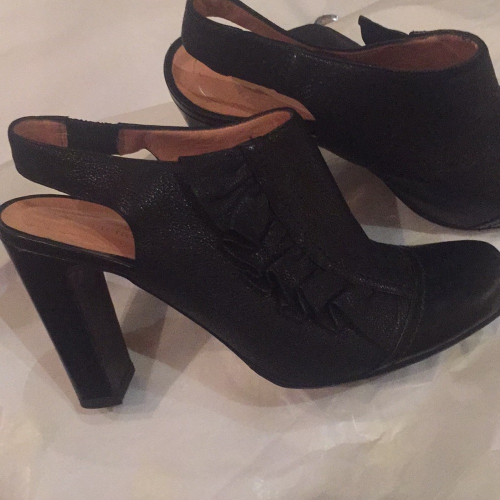 Shoes - Picture 7 of 8